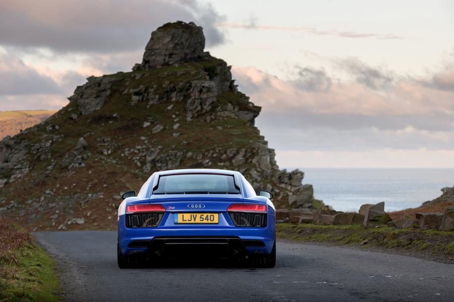  Audi R8 V10 RWS 2018 года  (UK) (фото 15 из 40)